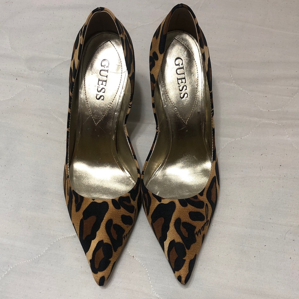 GUESS Leopard-Print Pointed-Toe Pumps in Tan and Black 7.5
